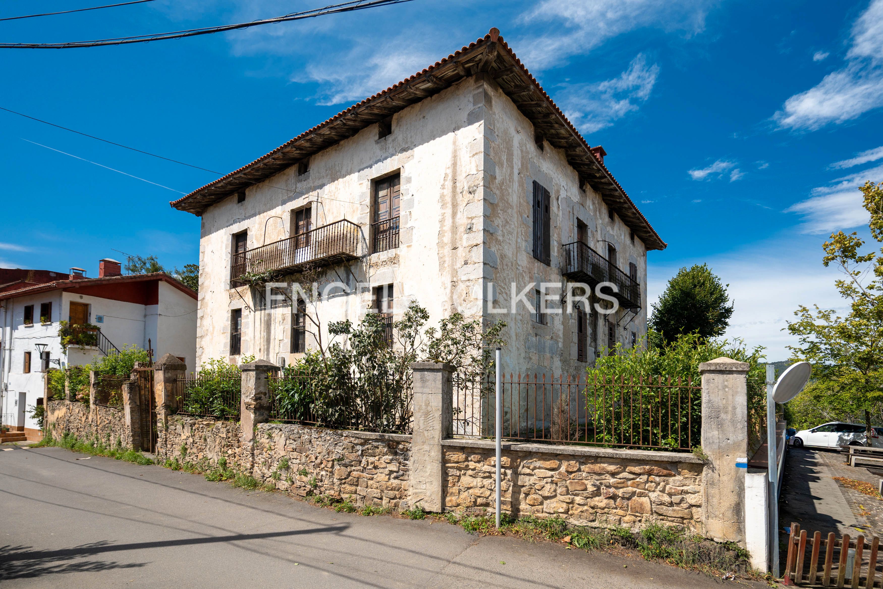 Vista exterior de Casa o xalet en venda en Zestoa amb Calefacció, Jardí privat i Balcó