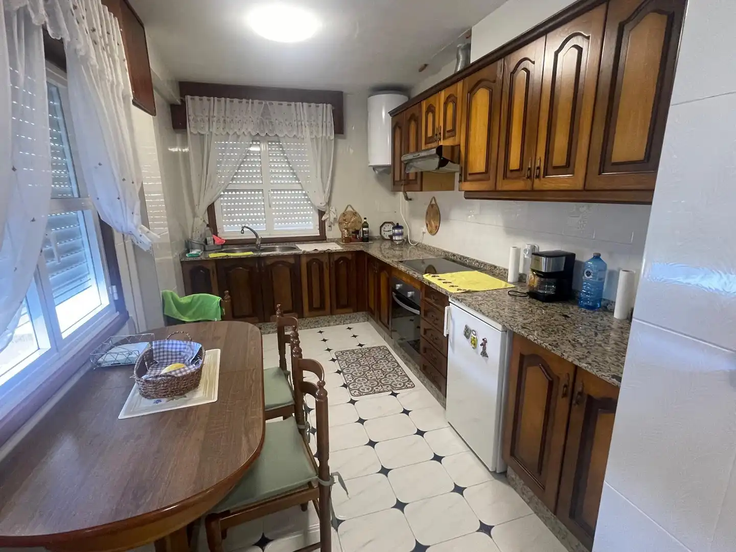 Cuina de Casa o xalet de lloguer en Oleiros amb Jardí privat, Moblat i Forn