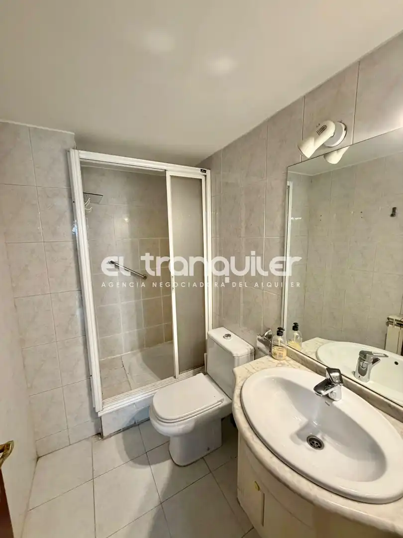 Badezimmer von Wohnung zur Miete in Madrid mit Klimaanlage, Parkett und Terrasse