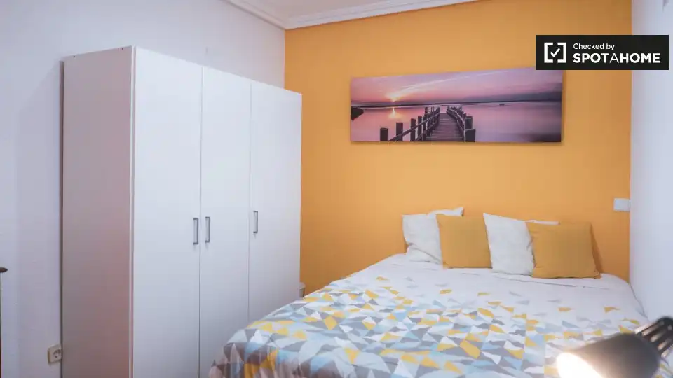 Bedroom of Flat for share in Alcalá de Henares  with Air Conditioner, Heating and Terrace