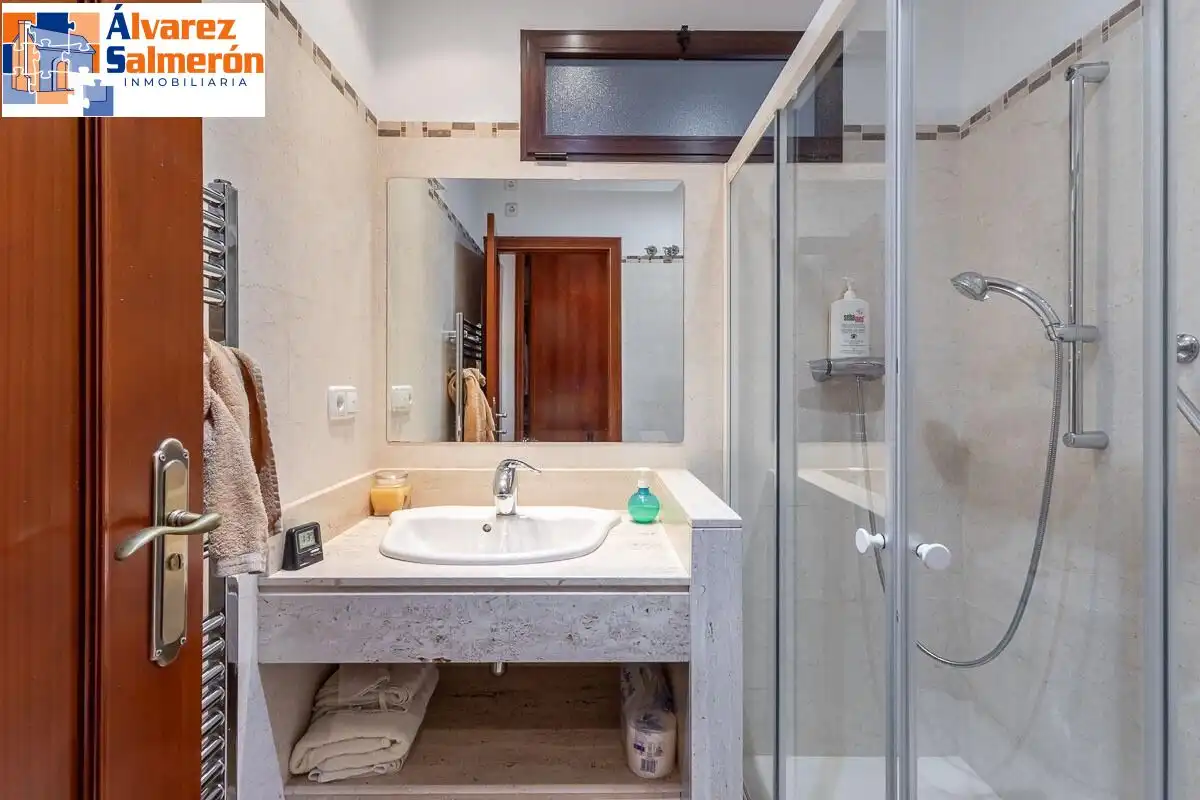Baño de Casa o chalet en venta en Huétor Vega con Aire acondicionado, Calefacción y Jardín privado
