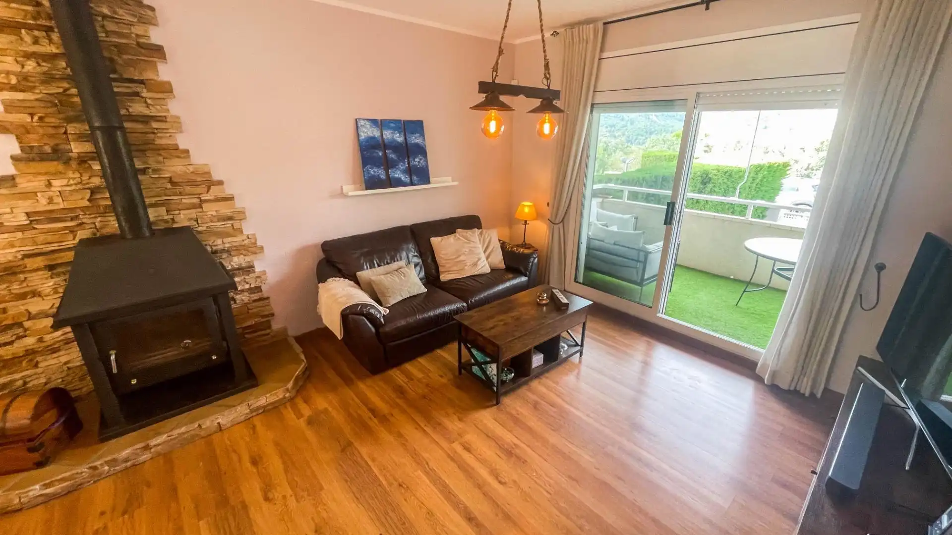 Sala de estar de Casa o chalet en venta en Olesa de Montserrat con Aire acondicionado, Calefacción y Jardín privado