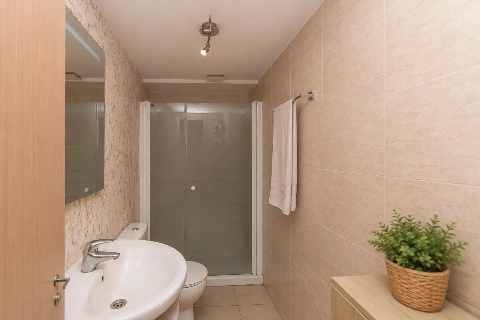 Baño de Apartamento en venta en Marbella con Aire acondicionado, Calefacción y Terraza