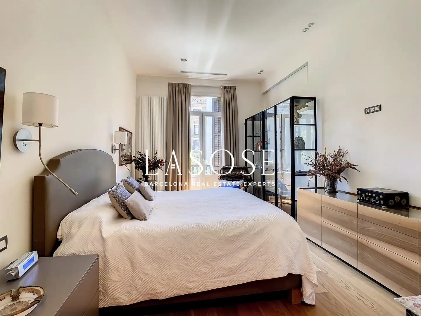 Dormitori de Apartament de lloguer en Barcelona amb Aire condicionat, Parquet i Balcó