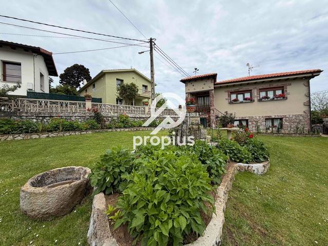 Casa-chalet en Venta en Celoriu en Celorio - Poó - Parres