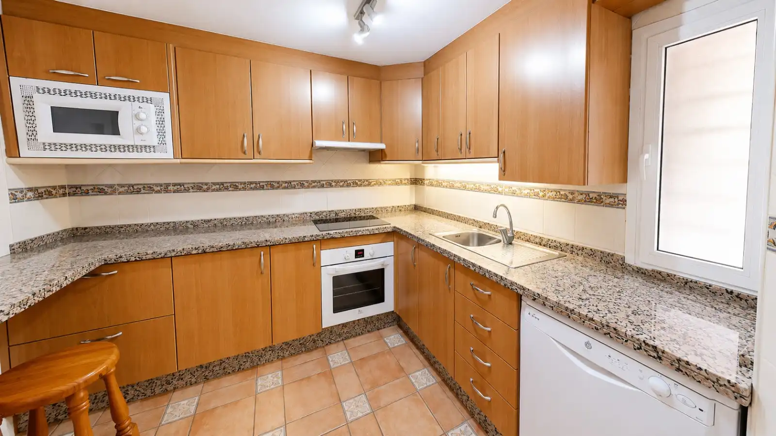 Cuina de Casa o xalet en venda en Alicante / Alacant amb Aire condicionat, Calefacció i Terrassa