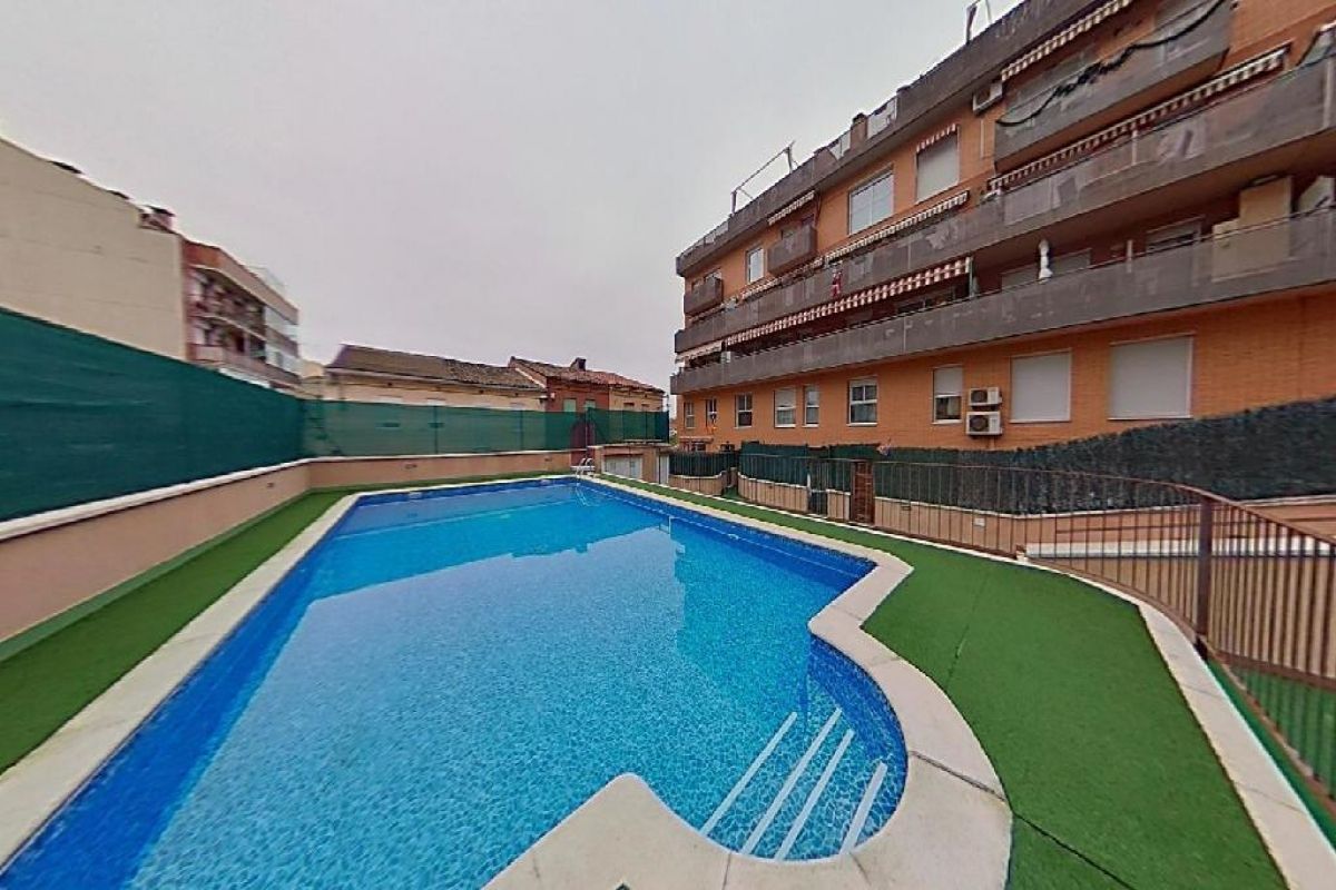Swimming pool of Duplex for sale in Manresa