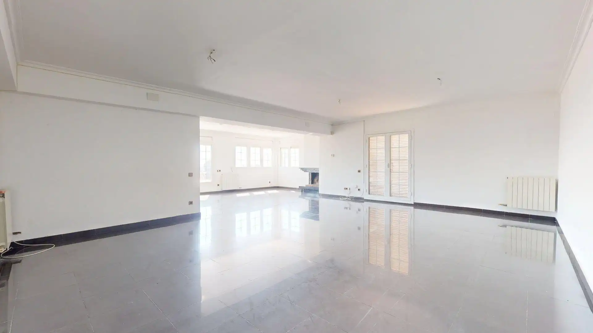 Sala d'estar de Casa o xalet en venda en Sant Boi de Llobregat amb Aire condicionat, Calefacció i Jardí privat
