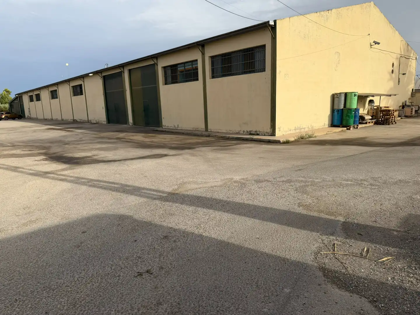 Vista exterior de Nave industrial en venta en Elche / Elx con Alarma