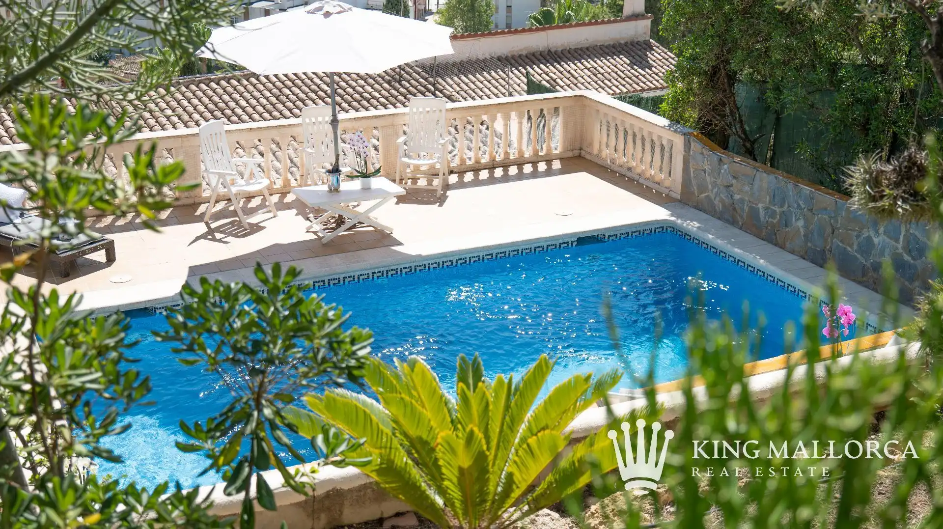 Schwimmbecken von Einfamilien-Reihenhaus zum Verkauf in Calvià mit Klimaanlage, Heizung und Privatgarten
