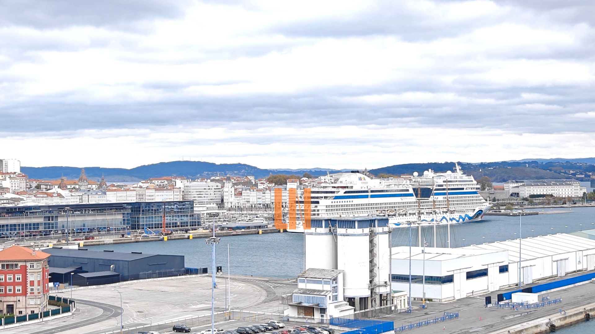 Vista exterior de Àtic en venda en A Coruña Capital  amb Calefacció, Parquet i Traster