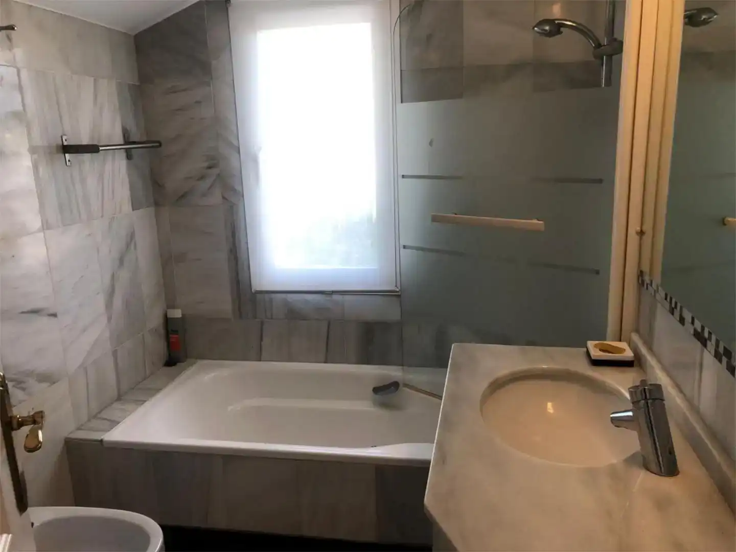 Bany de Dúplex de lloguer en Marbella amb Aire condicionat i Piscina