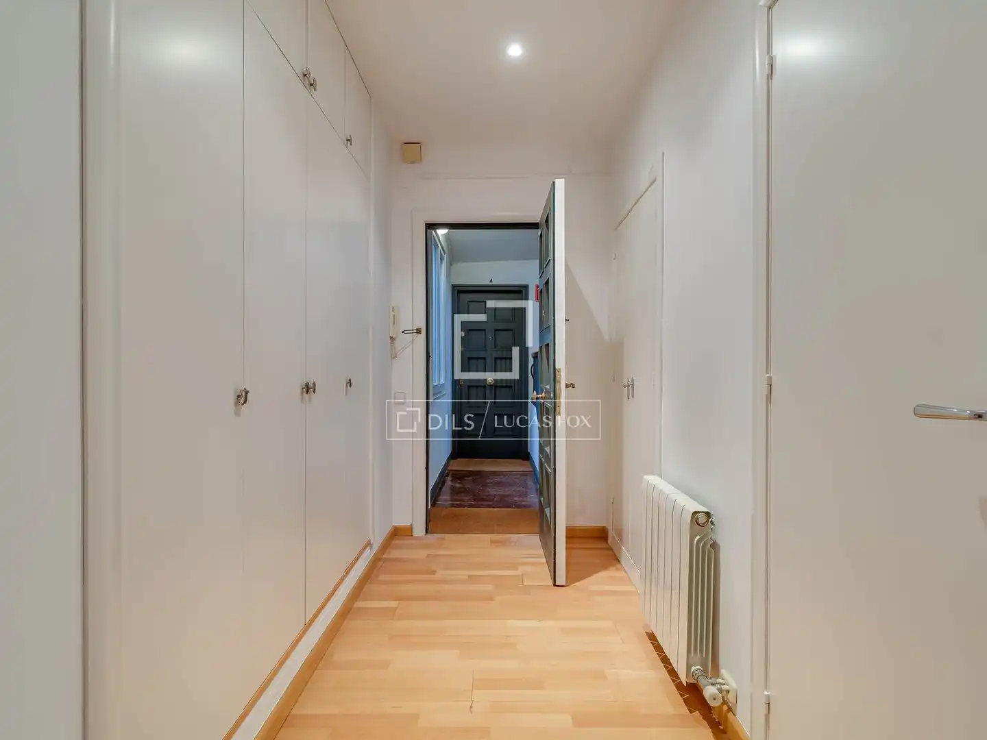 Wohnung zum Verkauf in Barcelona mit Klimaanlage, Heizung und Balkon