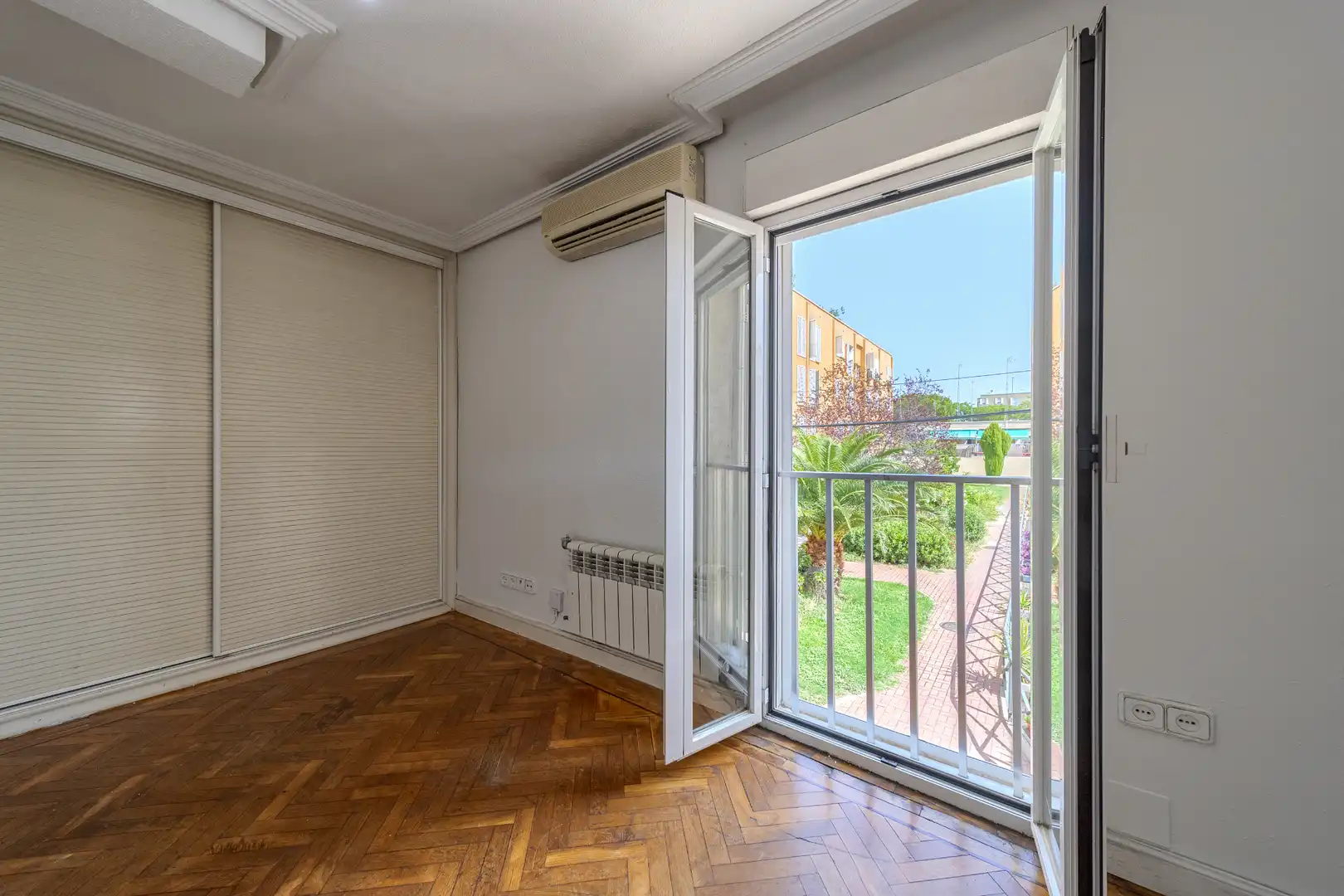 Habitación de Casa adosada en venta en Madrid con Aire acondicionado, Calefacción y Terraza