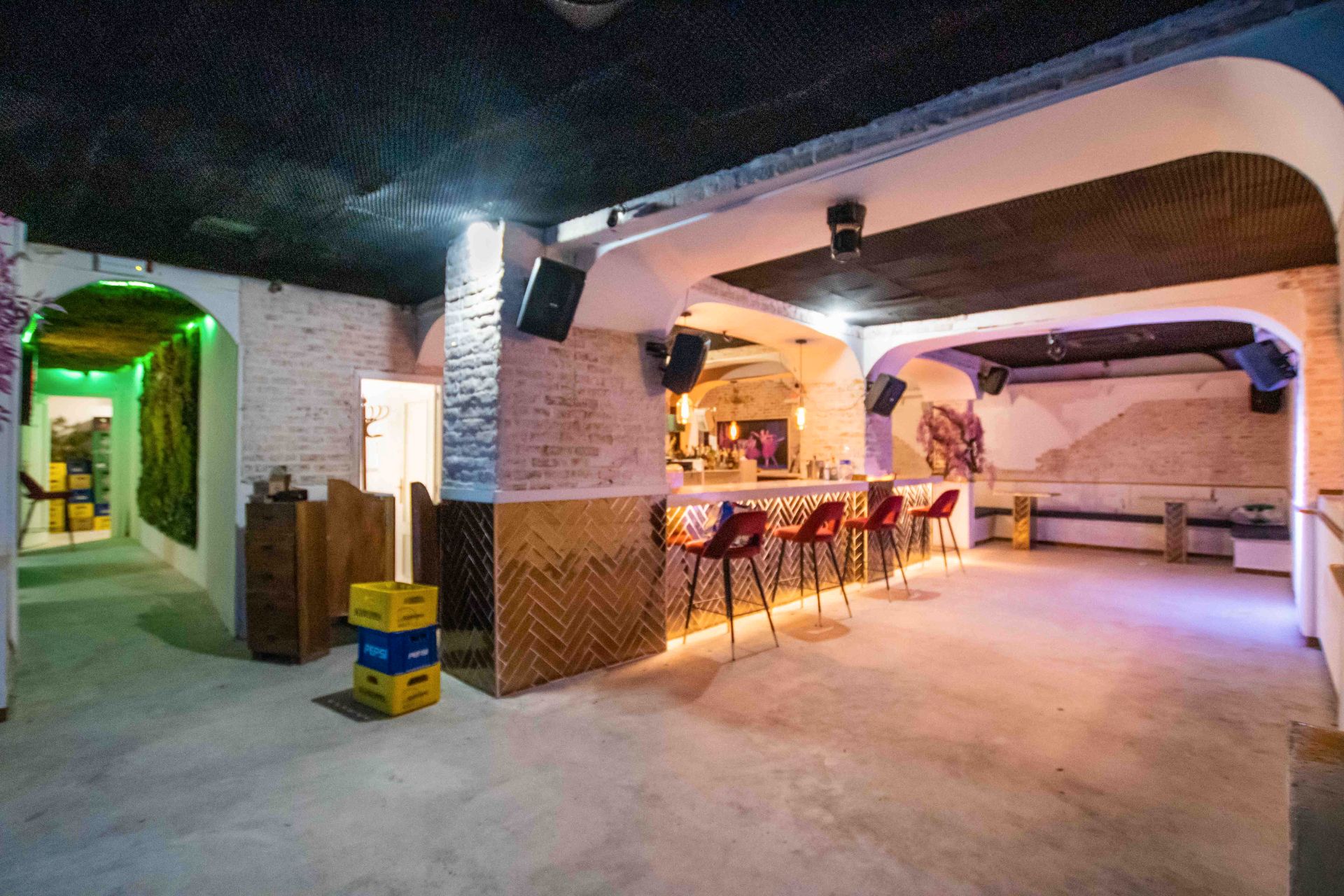 Premises for sale in  Valencia Capital  with Air Conditioner