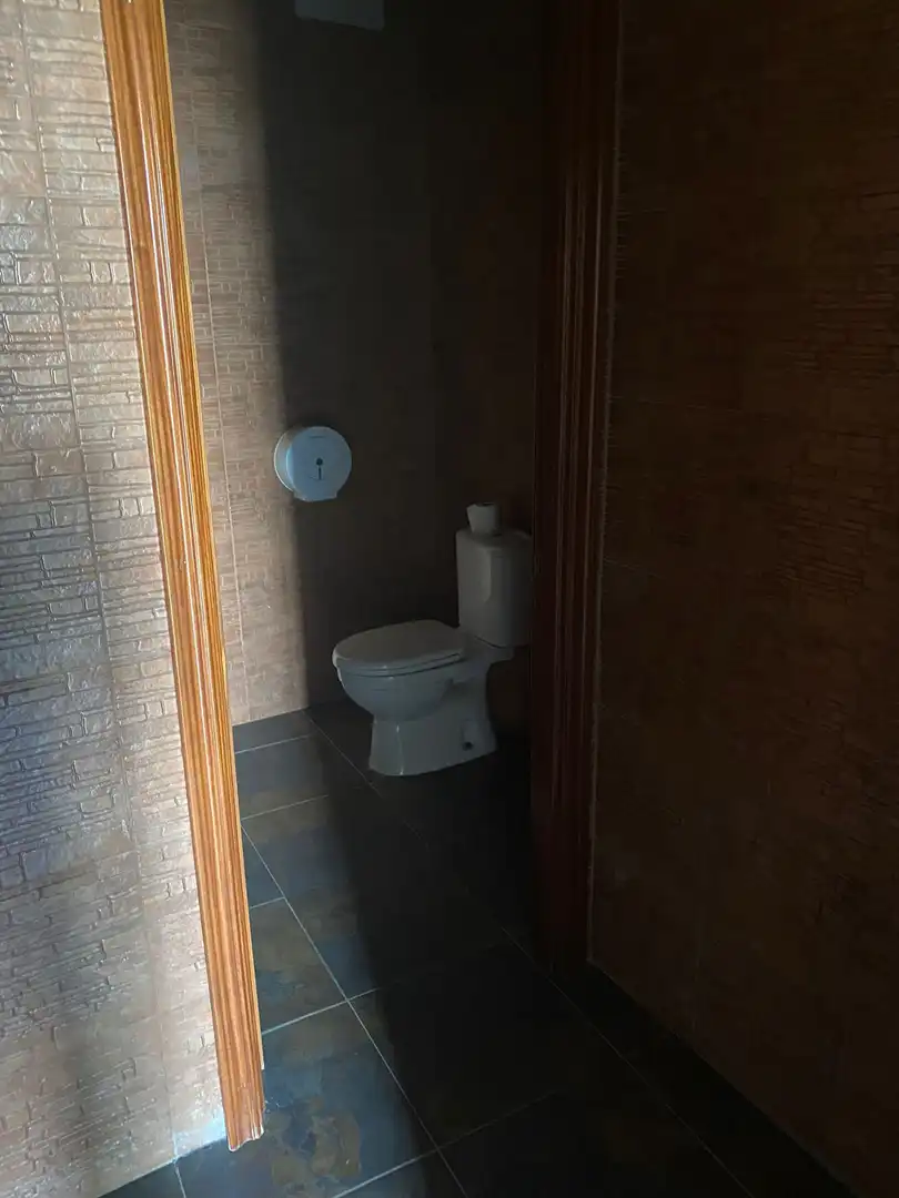 Bany de Local en venda en Espartinas amb Aire condicionat i Calefacció