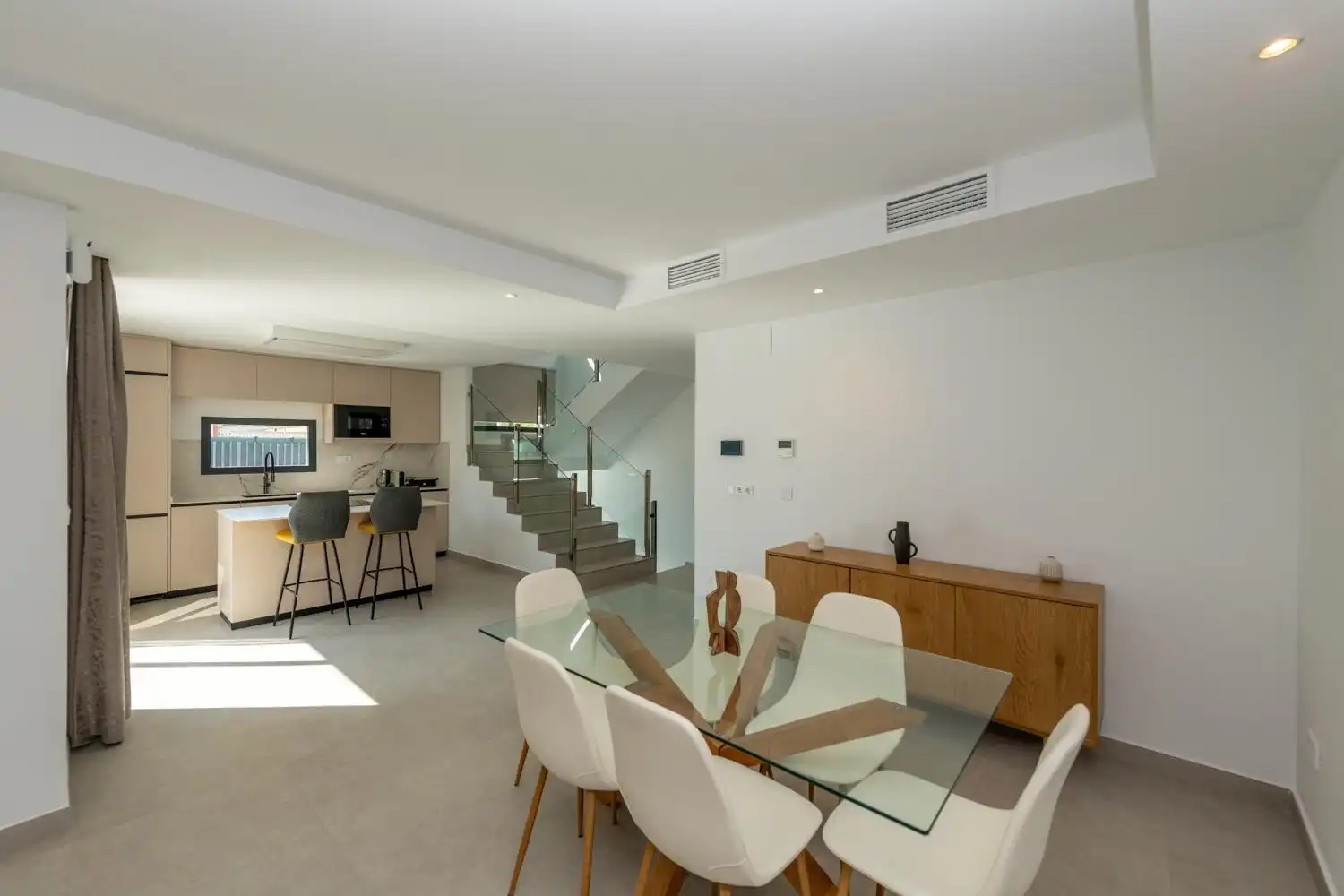 Esszimmer von Haus oder Chalet zur Miete in El Campello mit Klimaanlage, Privatgarten und Terrasse