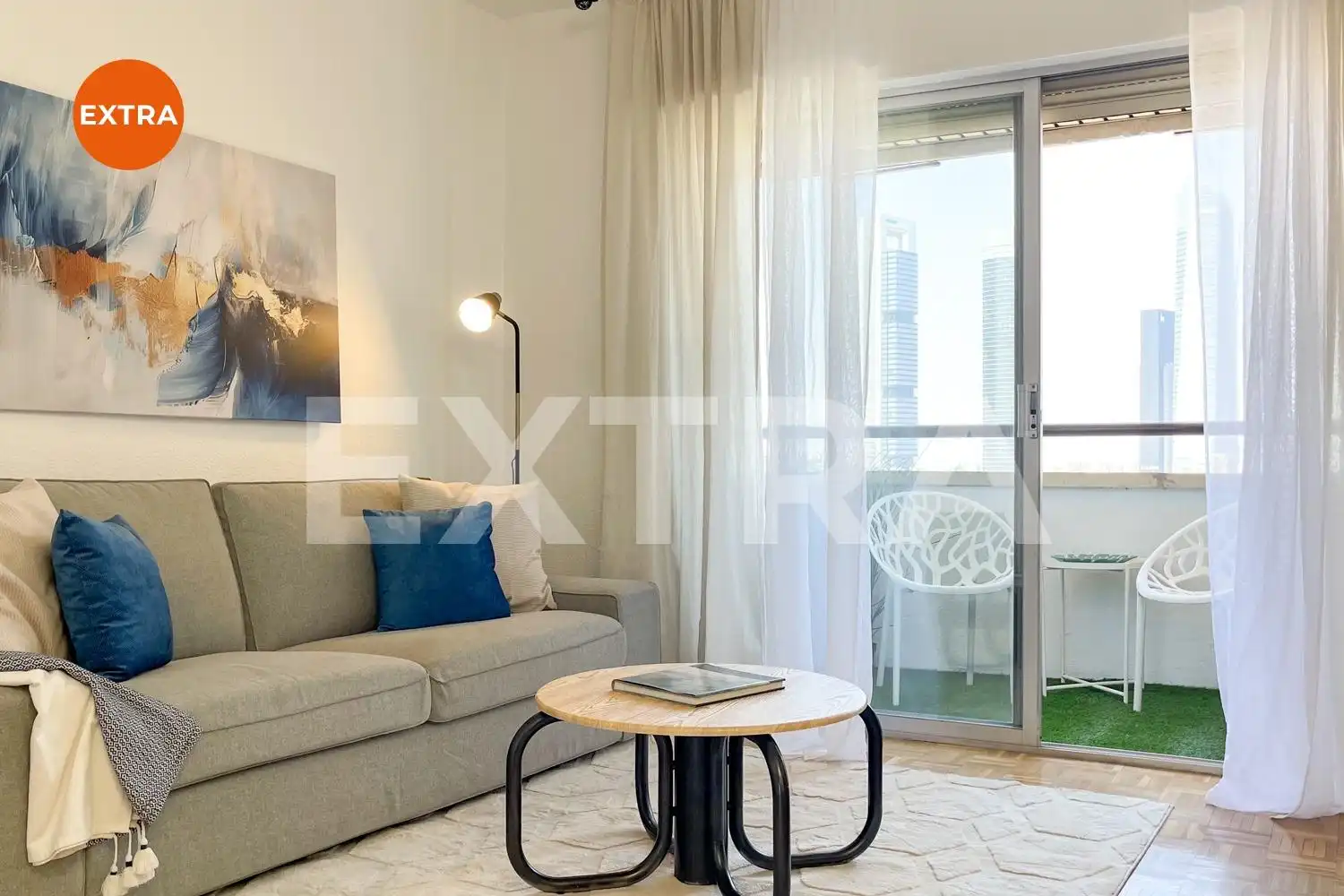 Sala d'estar de Pis en venda en Madrid amb Calefacció, Parquet i Piscina comunitària