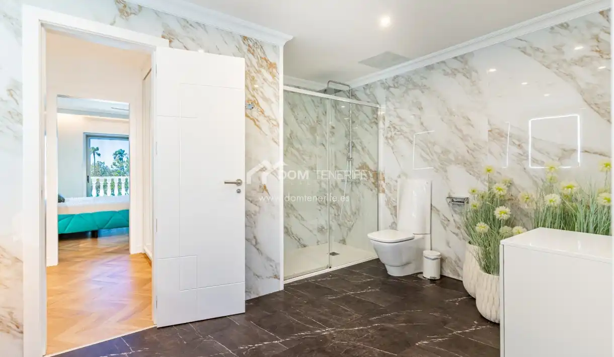 Baño de Casa o chalet en venta en Adeje con Jardín privado, Terraza y Trastero