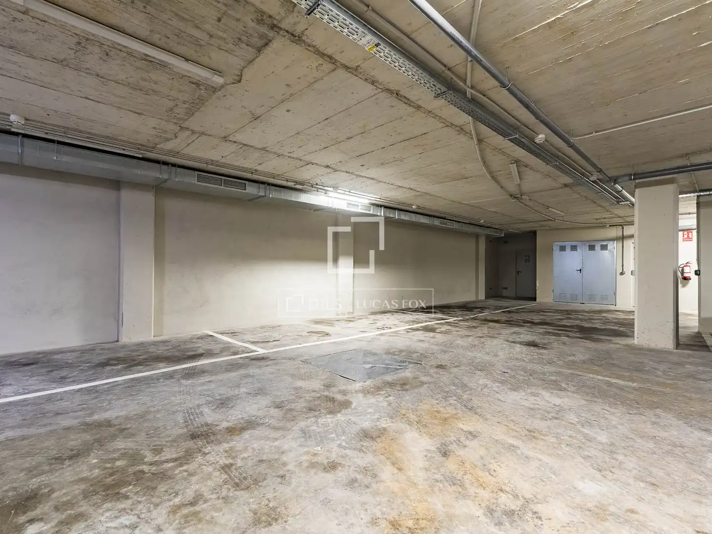 Parking de Piso en venta en Barcelona con Aire acondicionado, Calefacción y Terraza