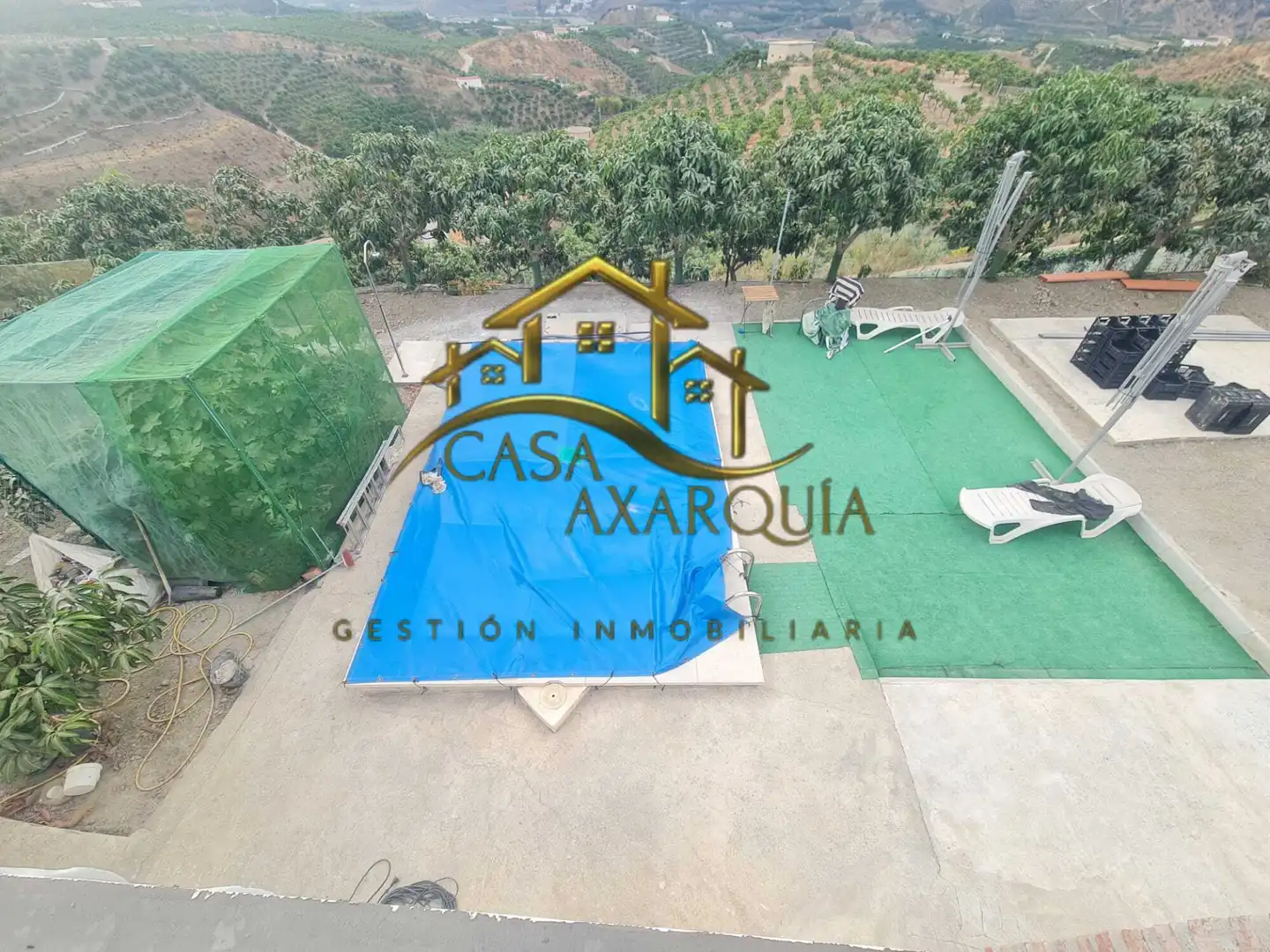 Vista exterior de Finca rústica en venda en Vélez-Málaga amb Jardí privat, Terrassa i Piscina