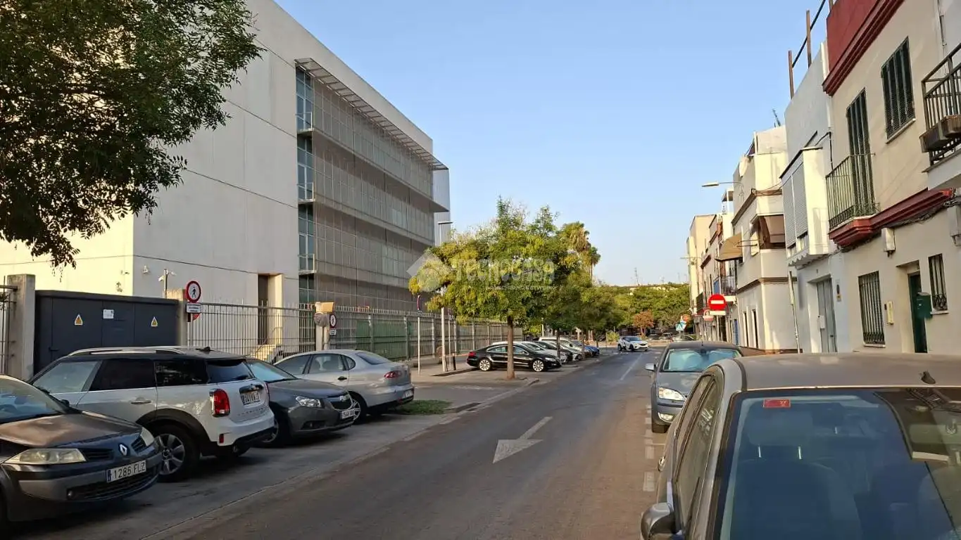 Vista exterior de Casa o chalet en venta en Sevilla con Aire acondicionado, Terraza y Balcón