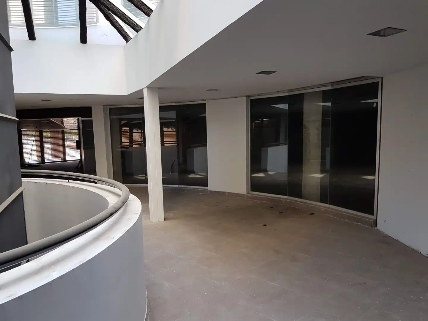 Local comercial en venda a Avda Baix Camp 2, imagen 3
