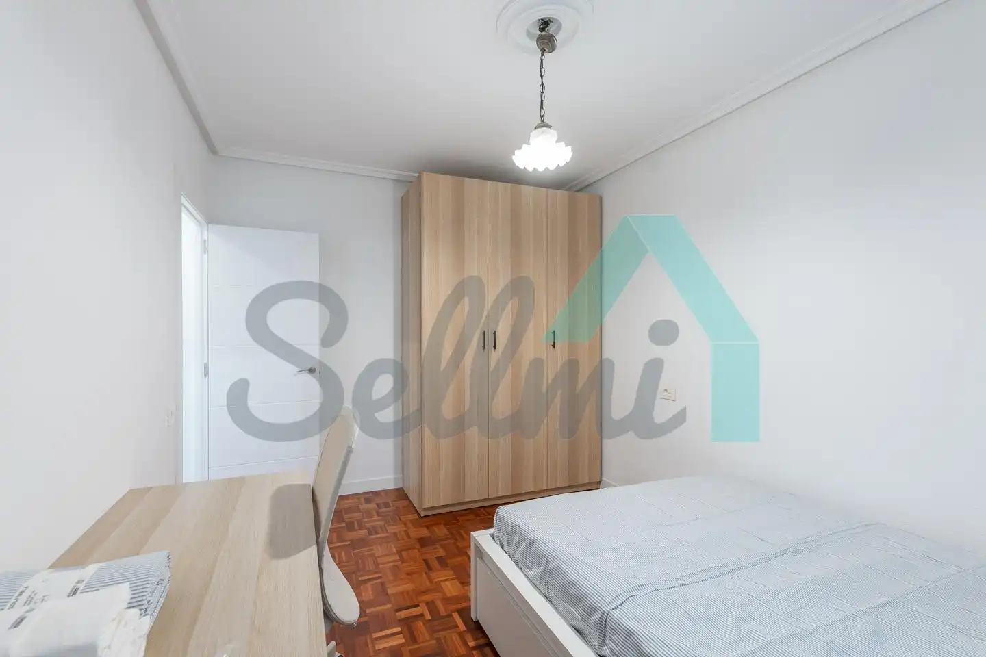 Habitación de Piso para compartir en Oviedo  con Calefacción, Parquet y Amueblado