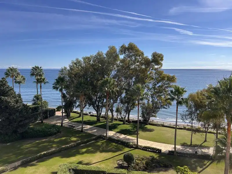 Jardín de Apartamento de alquiler en Estepona con Aire acondicionado, Terraza y Piscina