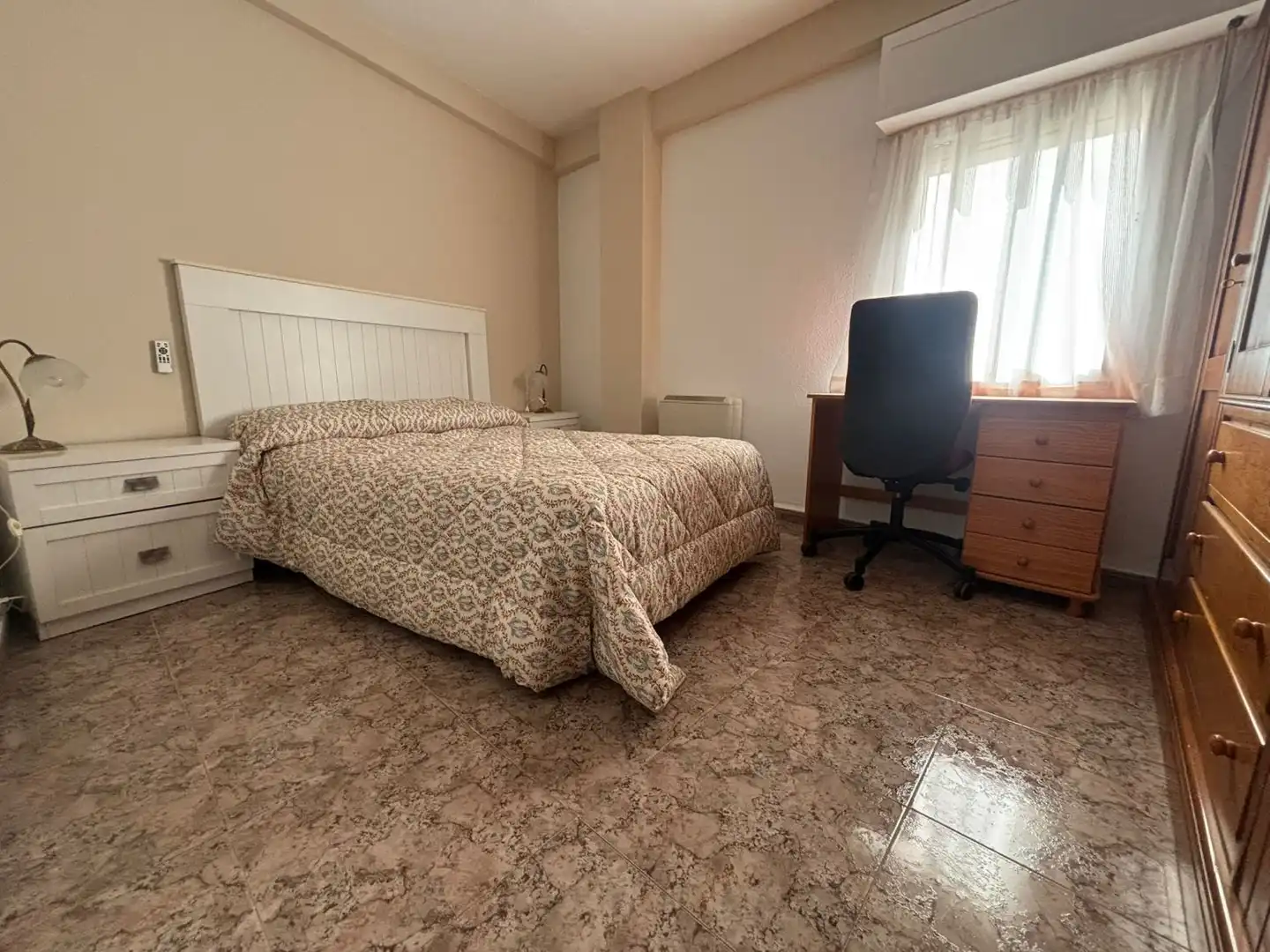 Dormitori de Pis de lloguer en Jaén amb Aire condicionat, Calefacció i Terrassa