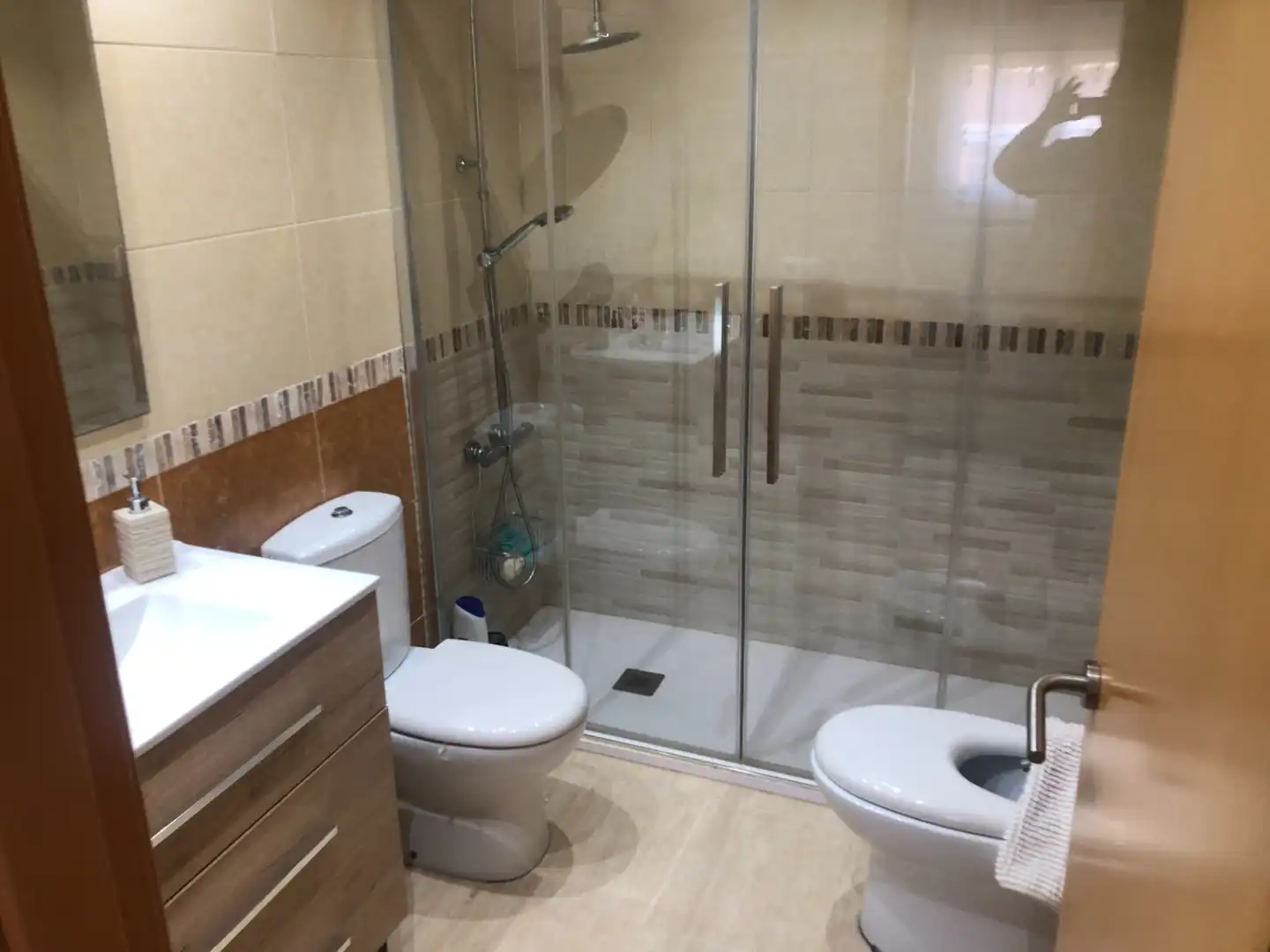 Badezimmer von Einfamilien-Reihenhaus zum Verkauf in Banyeres del Penedès mit Klimaanlage, Heizung und Privatgarten