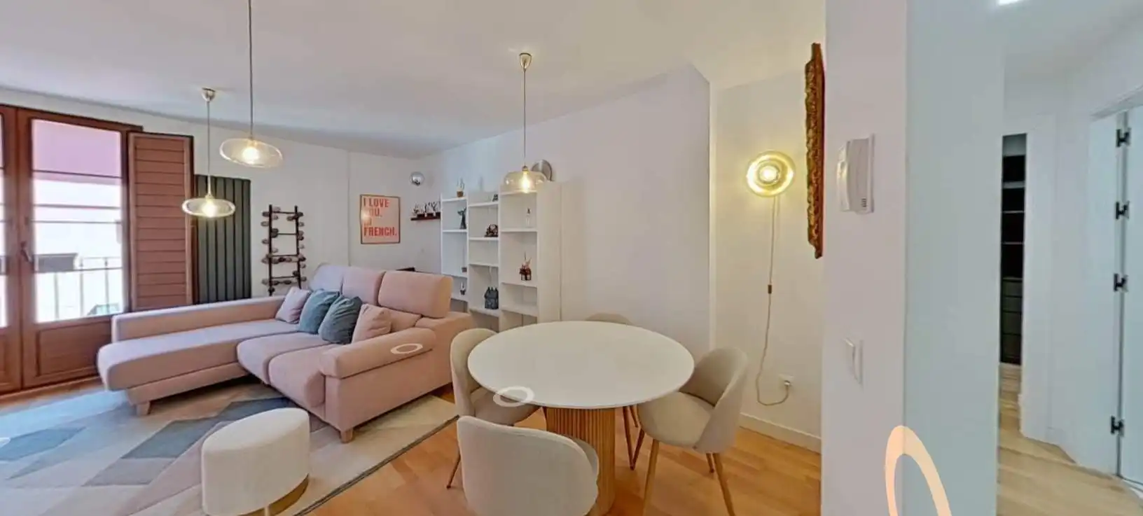 Sala d'estar de Apartament en venda en León Capital  amb Calefacció, Moblat i Balcó