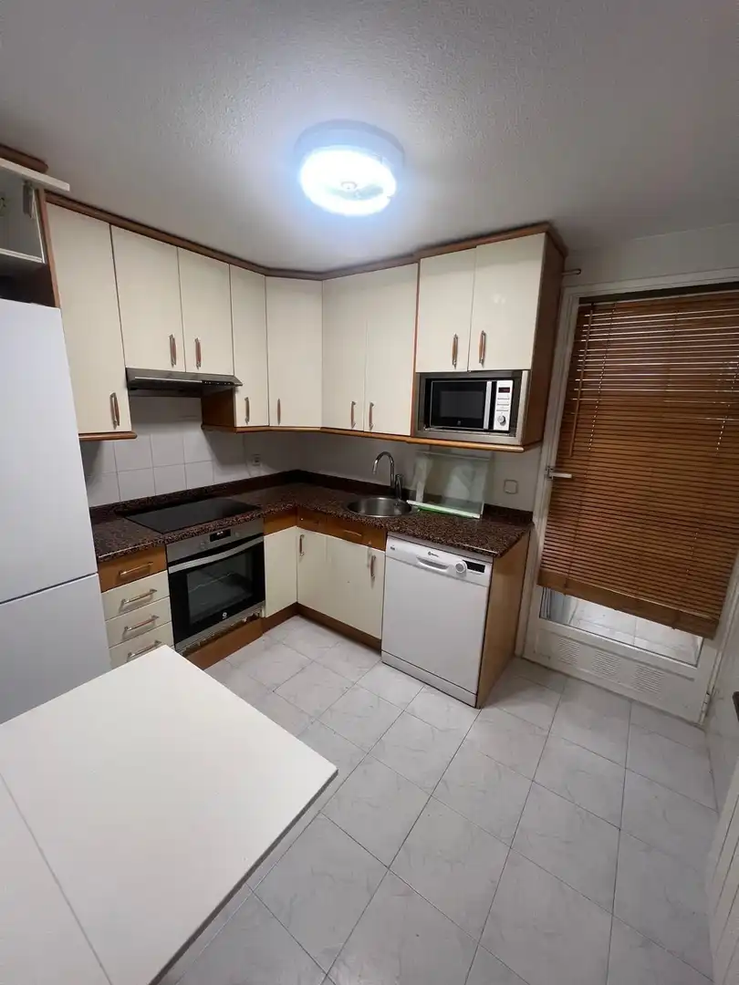 Cocina de Piso de alquiler en Madrid con Aire acondicionado, Calefacción y Jardín privado