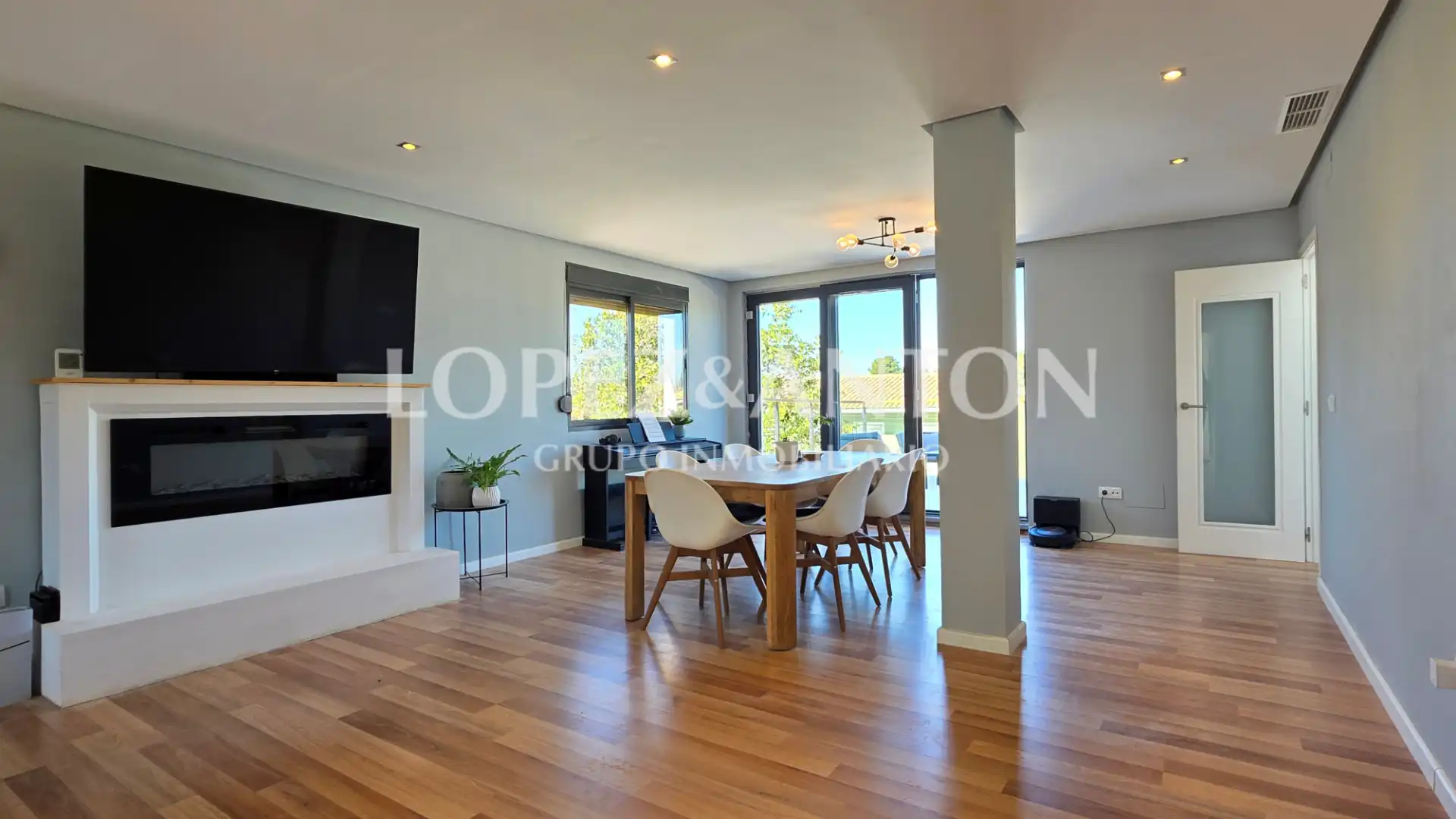 Exterior view of Houses for sale in L'Eliana  with Air Conditioner, Private garden and Parquet flooring