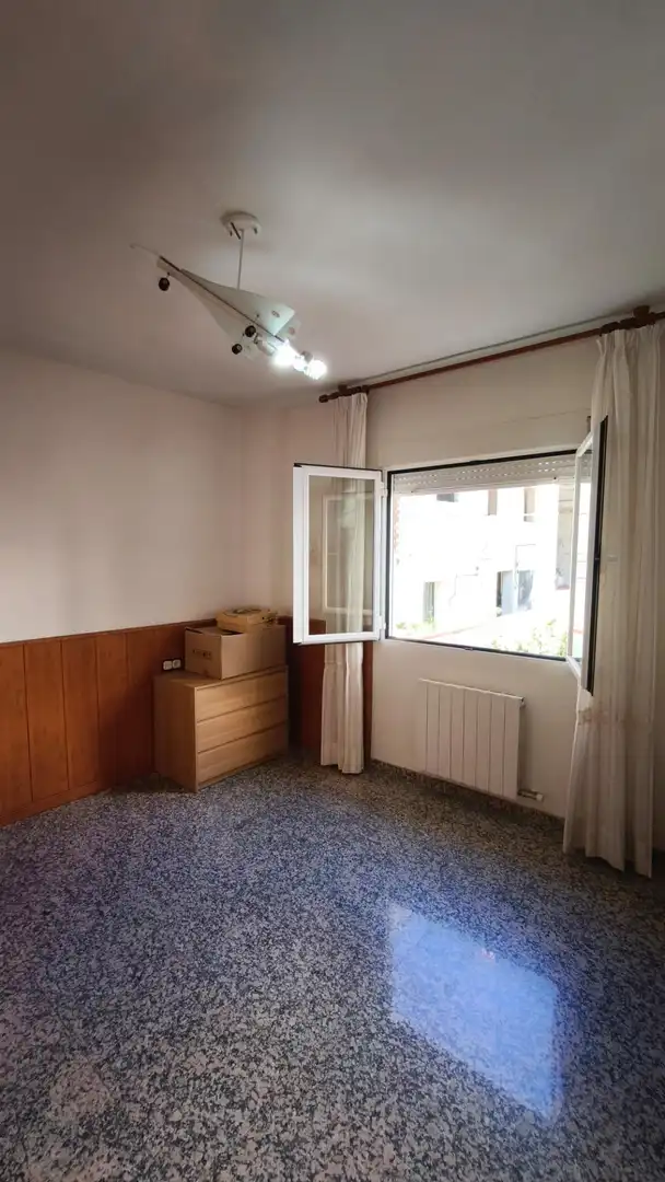 Schlafzimmer von Einfamilien-Reihenhaus zum Verkauf in Huétor Vega mit Klimaanlage, Heizung und Privatgarten