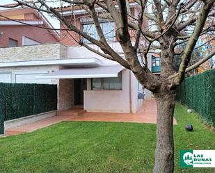 Vista exterior de Casa adosada en venda en Piélagos amb Terrassa