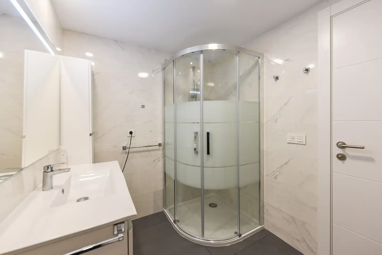 Badezimmer von Wohnung zur Miete in Fuengirola mit Klimaanlage, Heizung und Privatgarten