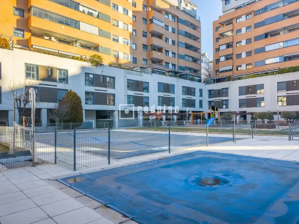 Vista exterior de Pis en venda en Alcorcón amb Aire condicionat, Calefacció i Jardí privat