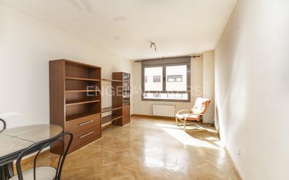 Sala d'estar de Apartament en venda en  Madrid Capital amb Calefacció, Parquet i Traster