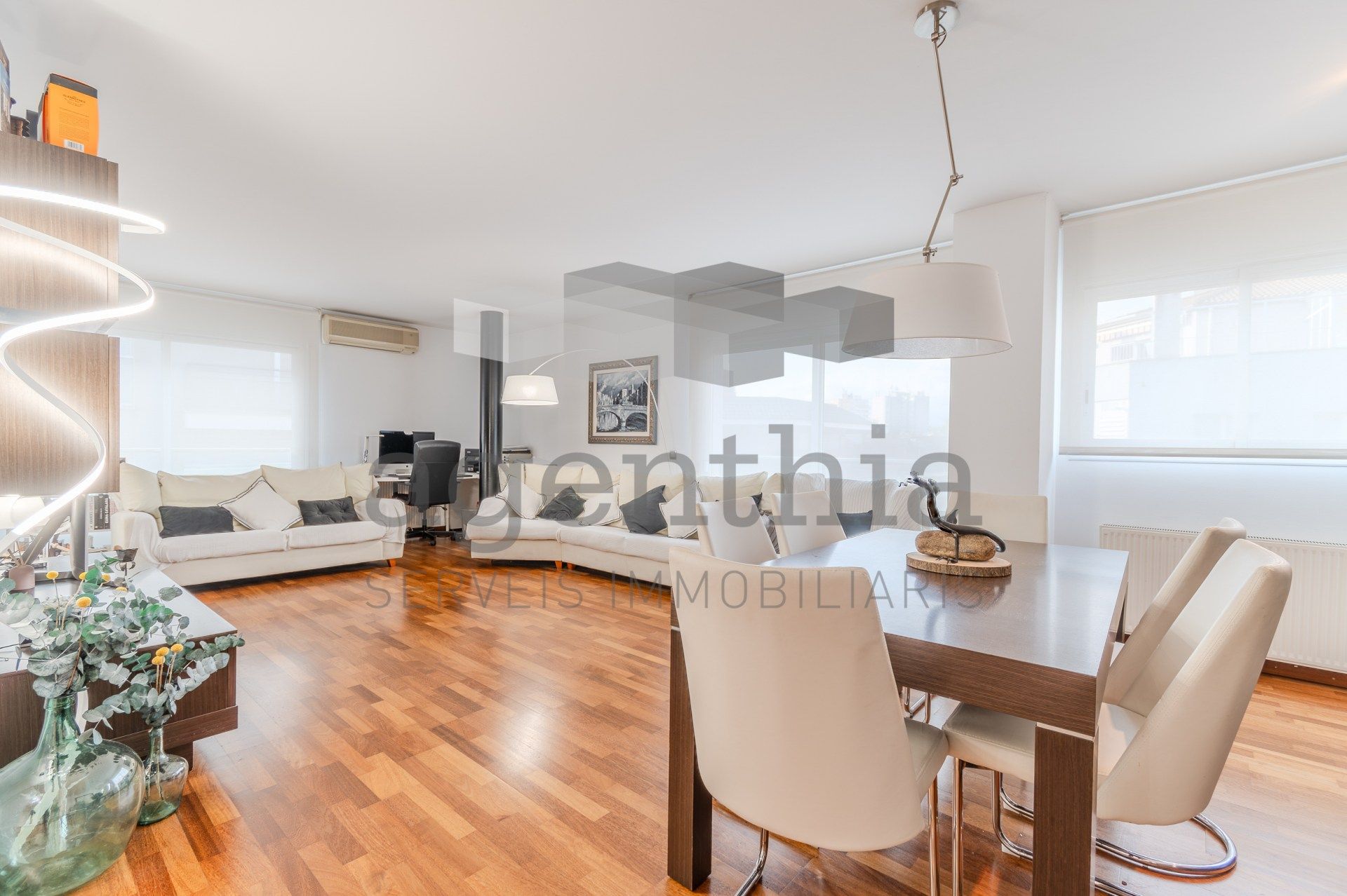 Sala d'estar de Pis en venda en Girona Capital amb Aire condicionat, Calefacció i Balcó