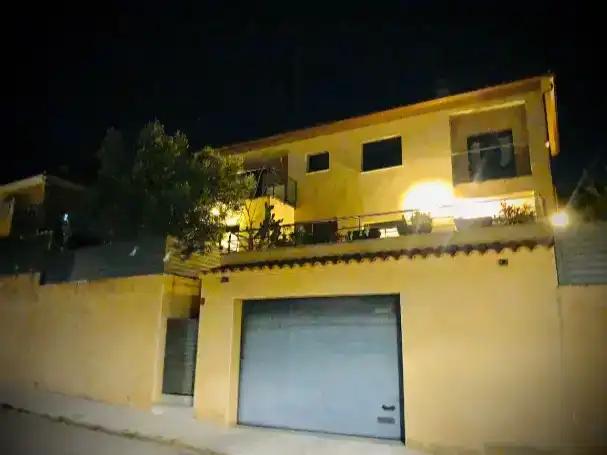 Vista exterior de Casa o xalet en venda en Cunit amb Aire condicionat, Piscina i Balcó