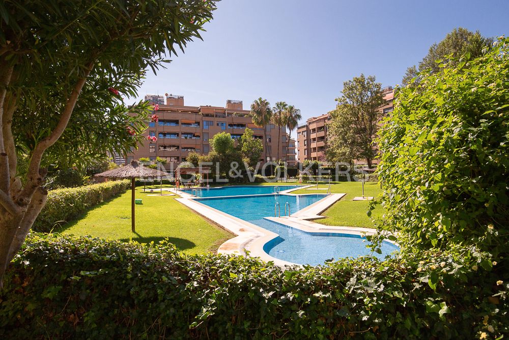 Vista exterior de Apartament de lloguer en  Valencia Capital amb Aire condicionat, Calefacció i Jardí privat