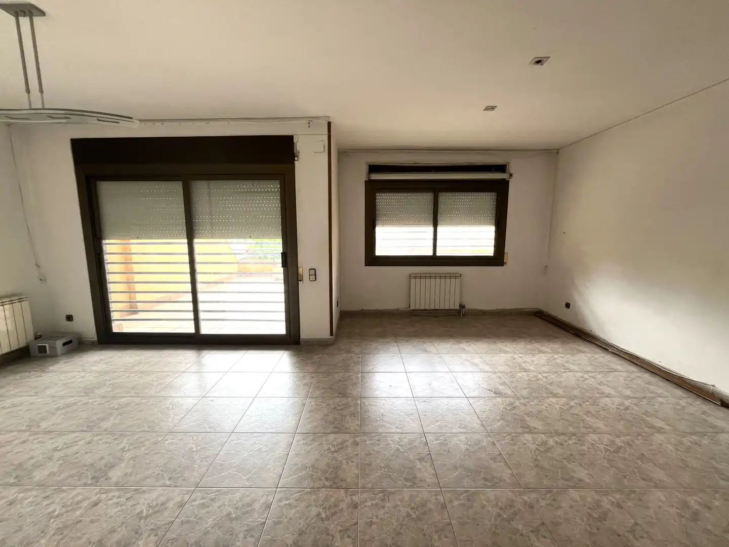 Piso en venta en Girona con Calefacción, Terraza y Balcón