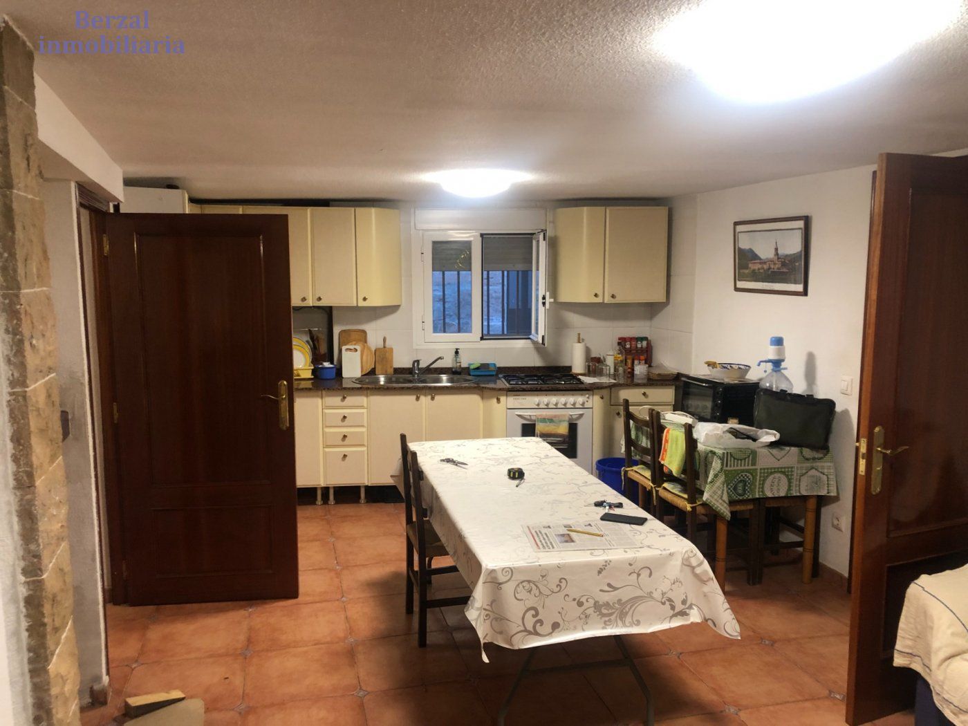 Cuina de Finca rústica en venda en Hornos de Moncalvillo amb Traster