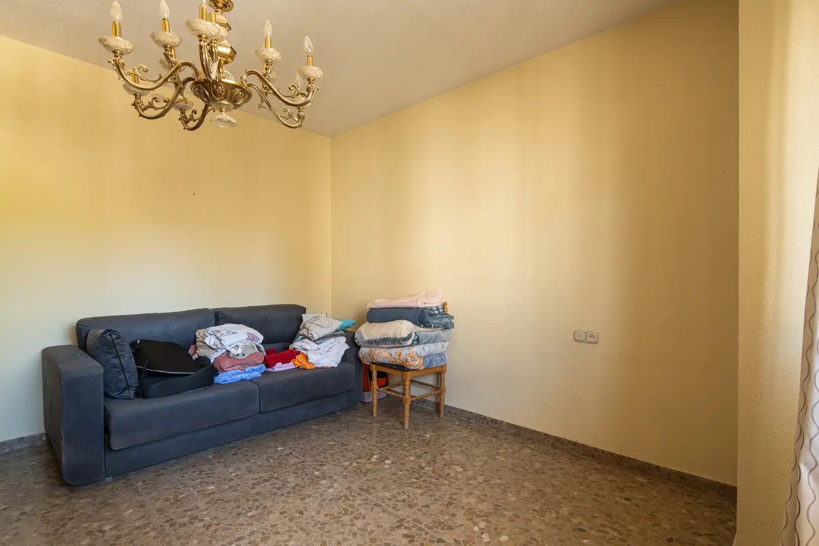 Wohnzimmer von Einfamilien-Reihenhaus zum Verkauf in Granada mit Klimaanlage, Privatgarten und Terrasse