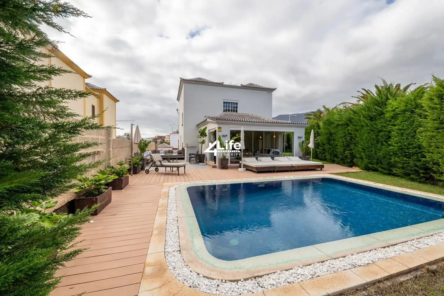 Haus mit Pool zum Verkauf in Berna