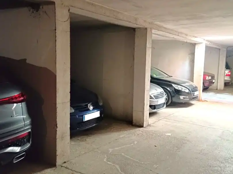 Parkplatz von Garage zur Miete in Ponferrada