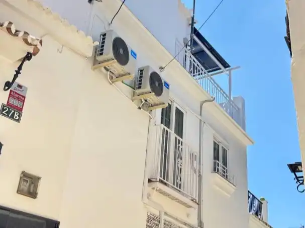Vista exterior de Casa adosada en venda en Algarrobo amb Aire condicionat, Terrassa i Balcó