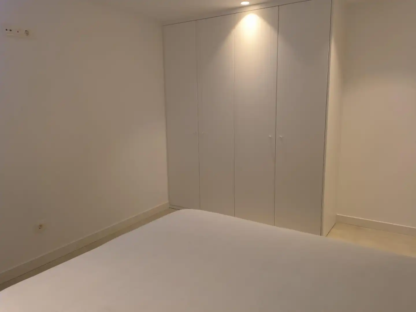 Schlafzimmer von Wohnung zur Miete in Marbella mit Klimaanlage, Heizung und Terrasse