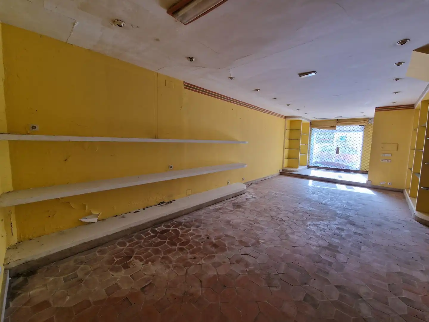 Gewerbefläche zum Verkauf in Calle Armando Cotarelo 29, imagen 5